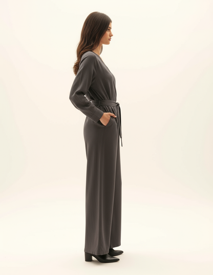Elegant jumpsuit för damer med V-ringning och vida byxben | Katrina
